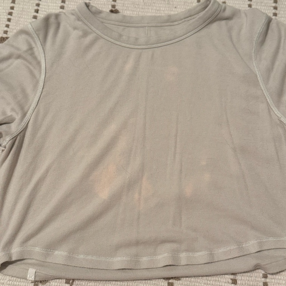 Lululemon grey crop